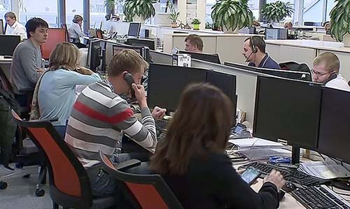   30      89 ,     Kerastase, Redken  Revlon